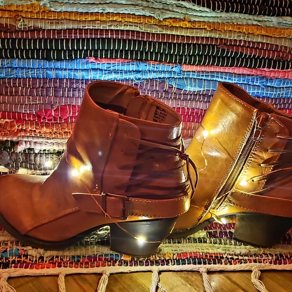 SALE 🔥⏰☠ Milano Tan Ankle Booties with Lace Detail - Picture 7 of 10